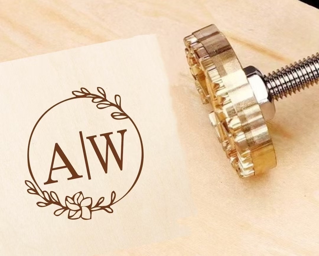 Benutzerdefinierte Initialen und Blatt Holz-Brandeisen Benutzerdefiniertes  Brandeisen für Lebensmittel Kuchen, Leder-Brandeisen, Steak-Brandeisen -  Etsy.de