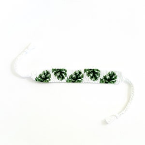 Simple green leaf bracelet