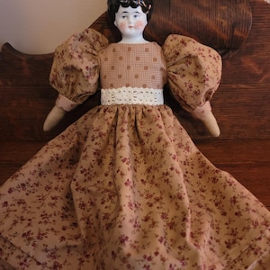 green emerald velvet dress Dollhouse Victorian Doll Porcelain Fancy Lace Dress and Hat 1:12 Scale Woman