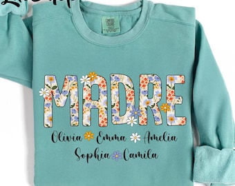 Sudadera personalizada Comfort Colors® para madre, camiseta floral personalizada para madre, camiseta para madre con nombres de niños, camiseta para mamá en español, regalos para el Día de la Madre.