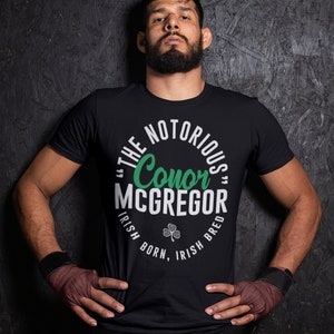 Le célèbre combattant graphique Conor McGregor porte un t-shirt unisexe image 1