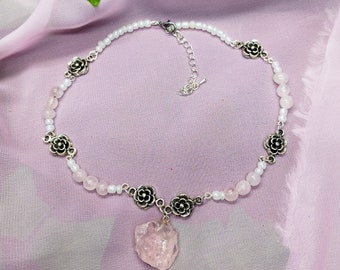Collar de rosas y perlas