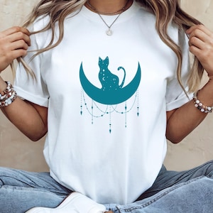 A beautiful cat t-shirt, perfect as a gift for your best friend or mom. The moon cat design is available in various colors.
