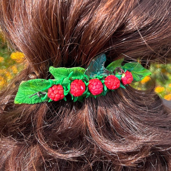 baies cheveux accessoire polimer argile cheveux clip unique cheveux faits à la main bijoux mignon framboises cheveux fermoir fimo cheveux barrette cadeau de Noël