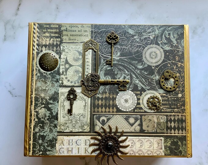 Steampunk Alchemy Decorated Keepsake Box with Celestial Keys & Gears – Handmade on Monticristo Cigar Box