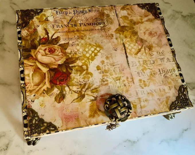 Vintage Floral Butterfly Cigar Box – Romantic Shabby Chic Jewelry Keepsake Box with Roses, Music Script, and Lace Accents