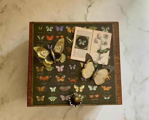 Butterfly Decor Cigar Box – Vintage-Inspired Botanical Keepsake Box, Insect Art Jewelry Box, Whimsical Nature Gift Botanical Decorated Box