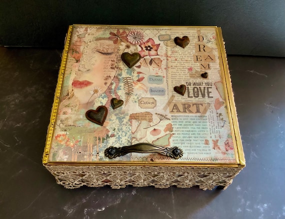 Dreamy Art-Inspired Decorated Cigar Box – Mixed Media Memory Box with Lace, Hearts & Vintage Collage –Handmade Upcycled Gift, Romantic Decor