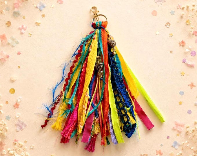 Confetti Fiber Tassel Keychain – Handmade Boho Bag Charm with Hearts & Rainbow Ribbons, Free Shipping