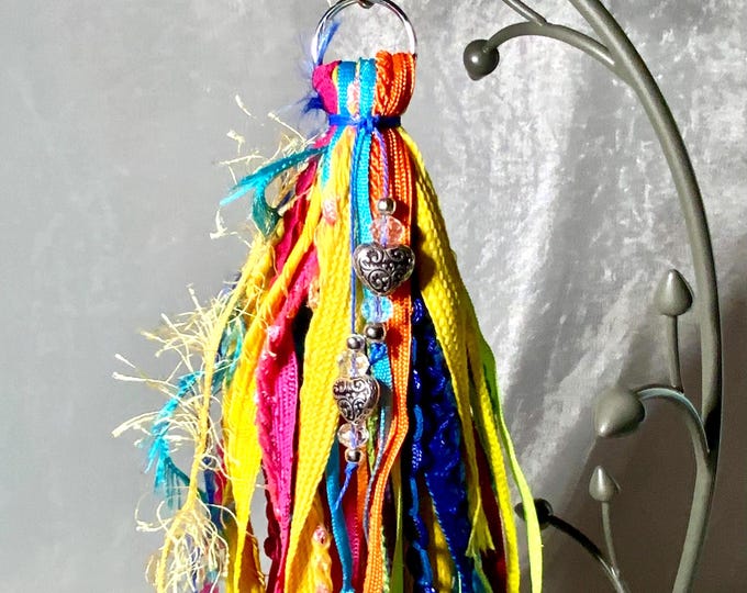 Confetti Fiber Tassel Keychain – Handmade Boho Bag Charm with Hearts & Rainbow Ribbons, Free Shipping