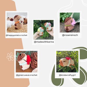 Pu&ograve; includere: Una collezione di figure di animali all'uncinetto in varie pose e ambientazioni. Le figure sono principalmente marroni, beige e bianche, con accenti di arancione, blu e rosa. Ogni figura ha un design unico, alcune con accessori.