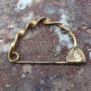 BRASS-Etruscan twisted fibula brooch 2.63&quot;