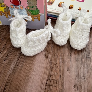 Crochet Pattern ~ Post Stitch Preemie Booties ~ Crochet Preemie Booties Slippers Socks Baby Shower Gift ~ PDF Crochet Pattern