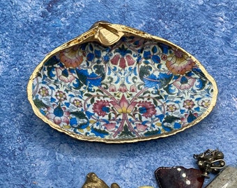 William Morris Decoupage Clam Shell, Spring Decor Trinket Dish