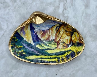 Decoupage Clam Shell, Yosemite Decor, Vintage American Art, Trinket Dish