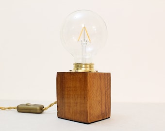 Lampe aus recyceltem Palettenholz