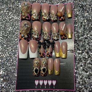 Short Bling Nails Square French Tip  Shaped Presons Charms Set Of 22 Piece Gel Orange Purple Green Pink Leopard Print Custom Art Accessories