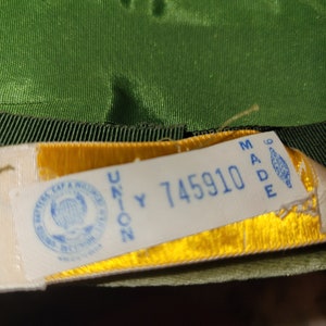 Vintage 1960's Union Made Velvet Green twist bow round hat image 2