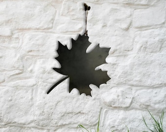 Adorno de hoja de arce de acero. Decoración para el hogar y el jardín. Otoño. Regalo.