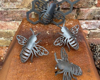 Conjunto grande de abeja y panal de 4 mm. Salva a las abejas. Arte de pared oxidado. Adorno de jardín oxidado. Entomología. Abeja oxidada. Día de la Madre.