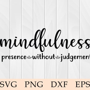 以下が含まれることがあります： 「mindfulness presence without judgement」という文字の白黒のテキストグラフィックデザインです。