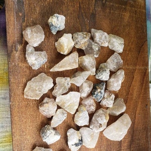 Vibrant Pieces Approximately 30 Pieces 1-2 Chunks! Super Clear Beautiful Rutilated Quartz Lot