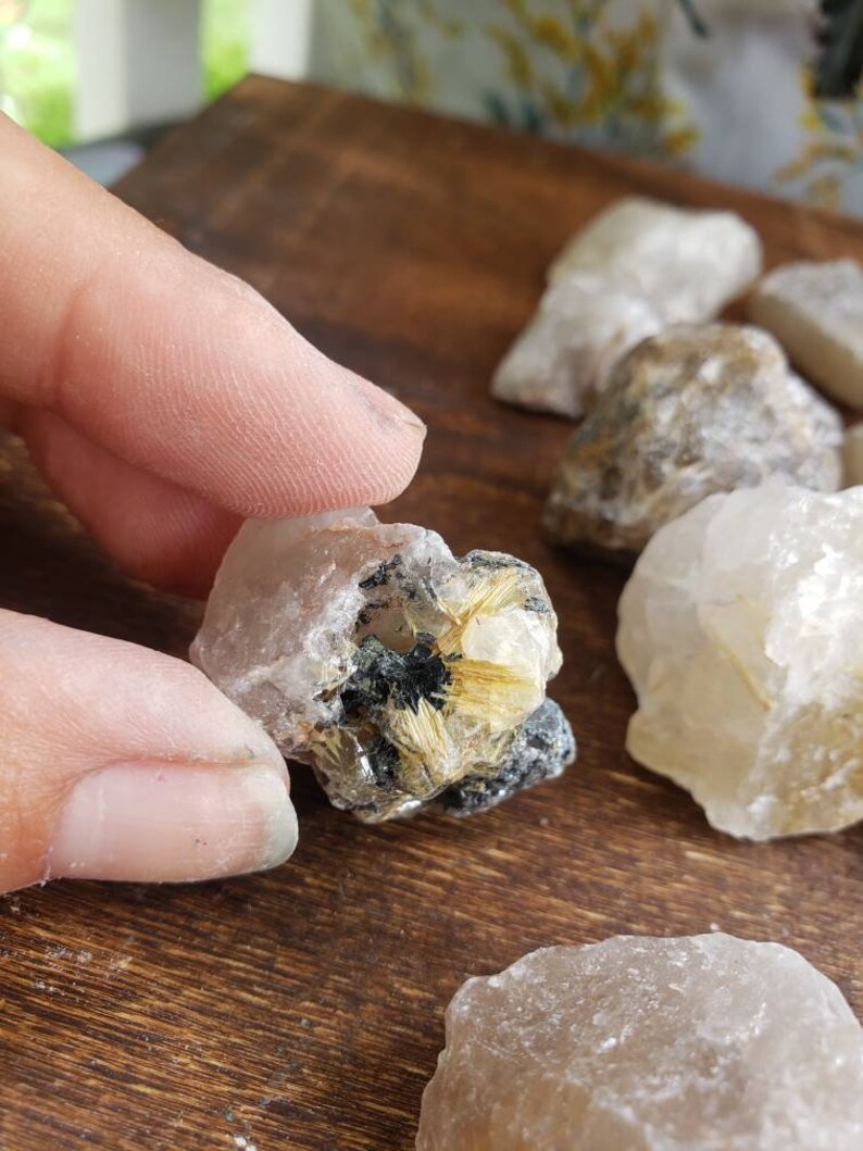 Vibrant Pieces Approximately 30 Pieces 1-2 Chunks! Super Clear Beautiful Rutilated Quartz Lot