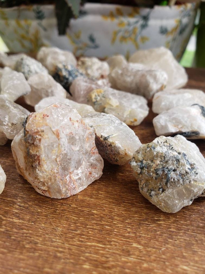 Vibrant Pieces Approximately 30 Pieces 1-2 Chunks! Super Clear Beautiful Rutilated Quartz Lot