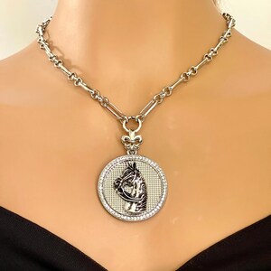 CZ Pferd Medaillon Anhänger Halskette: Silber oder Gold Reiter Schmuck