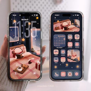 Może przedstawiać: Dwa smartfony w przezroczystych etuiach prezentujące przytulny, ilustrowany motyw. Jeden pokazuje scenę sypialni z czytającą postacią, drugi ikony aplikacji i kalendarz. Godzina to 11:35. Tło to miękka, ciepła paleta kolorów.