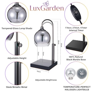 Puede incluir: Una l&aacute;mpara de mesa de metal negro con una pantalla de vidrio plateado y una base de m&aacute;rmol negro. La l&aacute;mpara tiene una altura y un brillo ajustables, y un temporizador con configuraciones de 1, 2 y 4 horas.