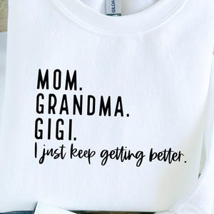 Divertente maglietta della bisnonna Gigi in formato SVG PNG / Regalo per la festa della mamma in formato SVG / Mamma, nonna, Gigi, continuo a migliorare in formato SVG / Cricut