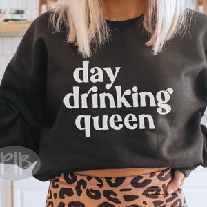 Día bebiendo reina SVG, Día bebiendo svg png, Verano svg, Divertido svg para camisas, Taza de café SVG, Alcohol svg, Camping, Cortar archivos para Cricut