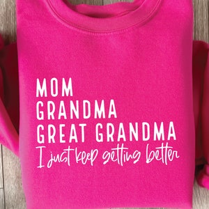 Maglietta divertente della nonna SVG PNG / Regalo per la festa della mamma / Mamma, nonna, bisnonna, continuo a migliorare SVG / Sublimazione, file di taglio Cricut