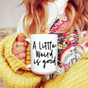 Tazza divertente Svg Png, Un po' strano è buono SVG, Girl Power, Donne forti SVG, Regalo mamma Svg, Tazza amico regalo Png