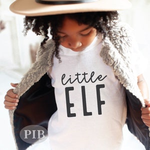 Kleiner Elf SVG PNG | Kinder Weihnachten Urlaub Shirt SVG | Weihnachtsmann | Winter-Zeichen-Zitat-Schnitt-Datei | Kaffeetasse SVG | Sublimationsdruck | Cricut
