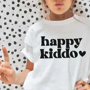 Kindershirt Svg-bestand | Happy Kiddo Svg Png | Grappige peuter Svg voor Cricut | Citaat babyromper | Leuk kind | Sublimatie