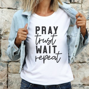 Beten Sie Vertrauen Warten Sie Wiederholung SVG PNG, Gesegnet, Glaube SVG, Jesus SVG, Christliche Halskette, Religiöse Halskette, Sublimation, Schneiddateien für Cricut