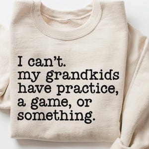 Abuela deportista SVG PNG / No puedo dejar que mis nietos practiquen. Abuelos Svg / Camiseta divertida / Sublimación / Archivo de corte digital para Cricut