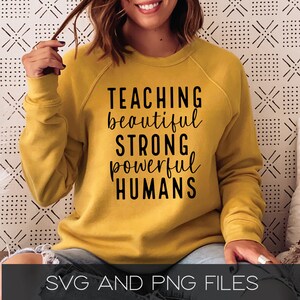 Leraar SVG PNG-bestanden, lesgeven aan mooie, sterke, krachtige mensen, cadeau-idee voor leraar, leraar mok Svg, terug naar school, Cricut Svg-bestand