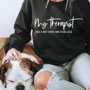 Hond SVG-PNG | Mijn therapeut heeft een neus en vier benen Svg | Hondenmama, mama | Grappig hondencadeau | Huisdier redding Svg | Sublimatie | Svg-bestanden Cricut
