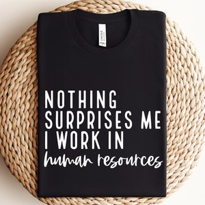 Human Resources SVG voor Cricut, niets verbaast me, ik werk in Human Resources PNG-bestand, sublimatiebestand voor een shirt afbeelding 2