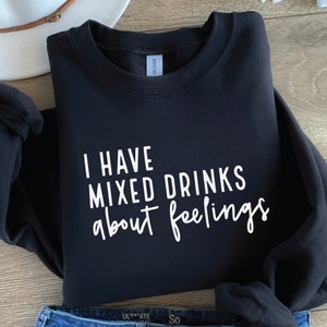 Bebidas mixtas sobre sentimientos SVG PNG, alcohol divertido svg, verano svg, copa de vino svg, camping, sublimación, archivos cortados para cricut