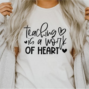 Lehrmittel ist eine Arbeit des Herzens svg, bester Lehrer svg, Lehrer-Anerkennung, Lehrer-Shirt svg, Lehrer-Geschenk, letzter Schultag, Cricut