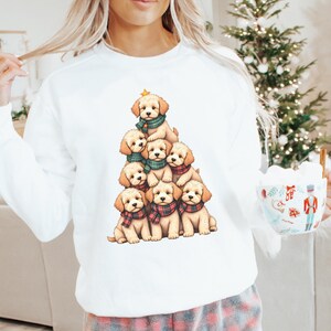 かわいい子犬のクリスマスツリーのクリップアート、ホリデースカーフを巻いたゴールデンラブラドールレトリバーのPNG子犬、ホリデーカードやクラフト用の愛らしいPNGクリップアート