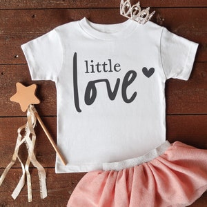Little Love SVG PNG / Camicia per bambini di San Valentino Svg / Baby Valentine / Cuore / Sublimazione / Taglia file per Cricut