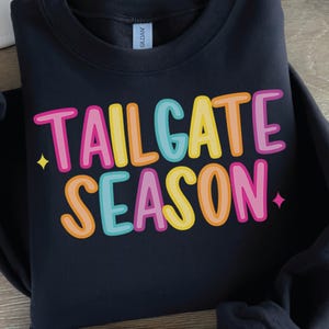 Temporada de Tailgate PNG, Design de Camisa de Futebol Brilhante, Gráfico de Sublimação para Dia de Jogo, Clipart Esportivo Colorido, Arte Digital Tailgate de Outono