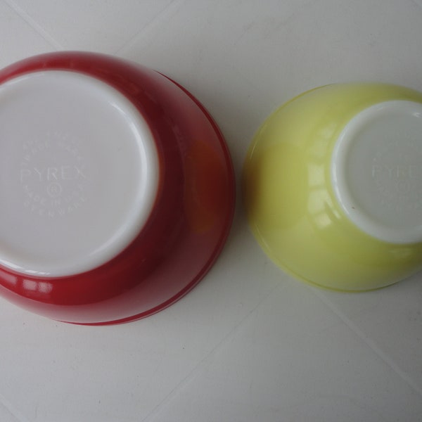 Primary Colors Mixing Bowls ~ Pyrex sold separately: Pyrex 402 Red 1 1/2 Quart Mixing Bowl and/or Pyrex 401 Yellow 1 1/2 Pint Mixing Bowl!