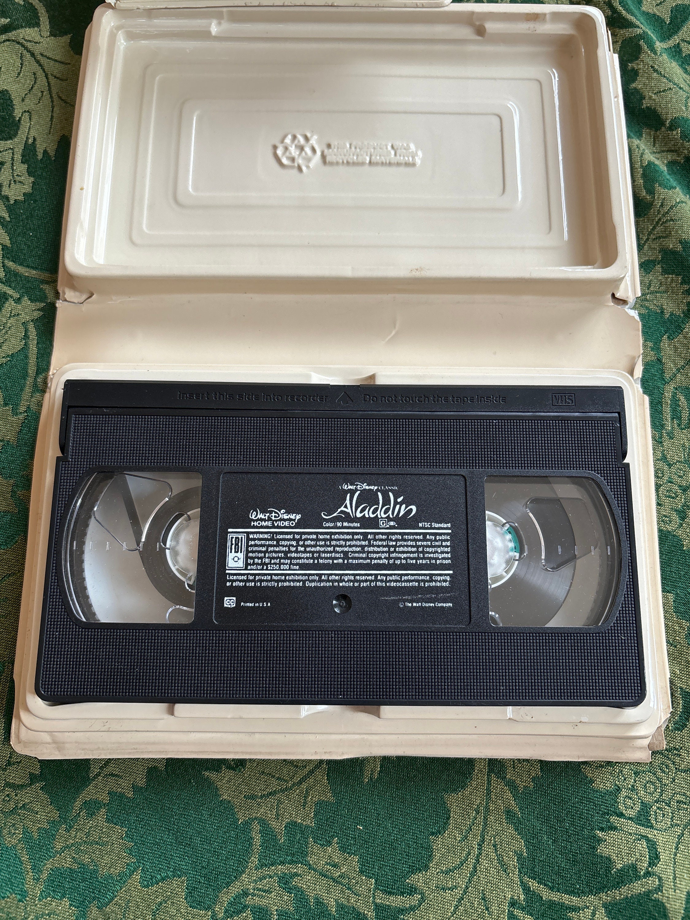 Vintage Disney VHS Black Diamond Classics: Aladdin #1662 Vintage Disney VHS Black Diamond Classics: Aladdin #1662