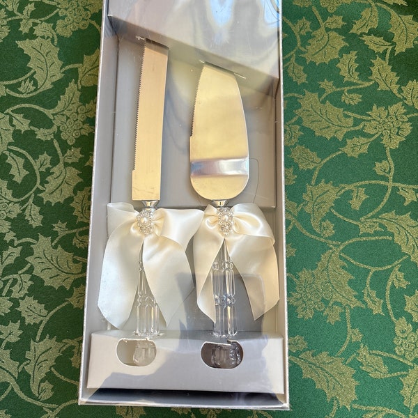 Wedding Cake Stainless Steel Server & Knife Set with Matching Ivory Colored Bows by Jamie Lynn by Ivy Lane Design ~ Beautiful!